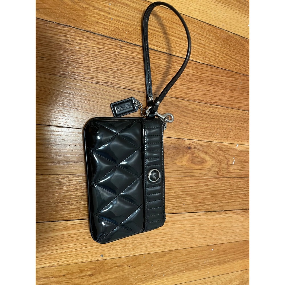 Coach Black Quilted Patent Leather Wristlet Zip Clutch Wallet Silver Logo Bag - Picture 3 of 4